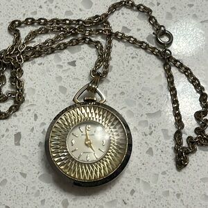 Vintage byn de luxePendant Watch Women Necklace Swiss gold Tone